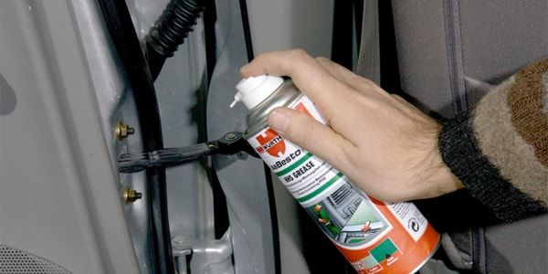 Чем смазать замок чтобы не замерзал