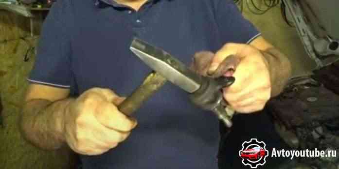 Продлеваем срок службы шаровых опор молотком