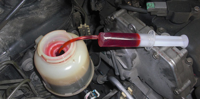 Когда нужно менять жидкость в ГУР