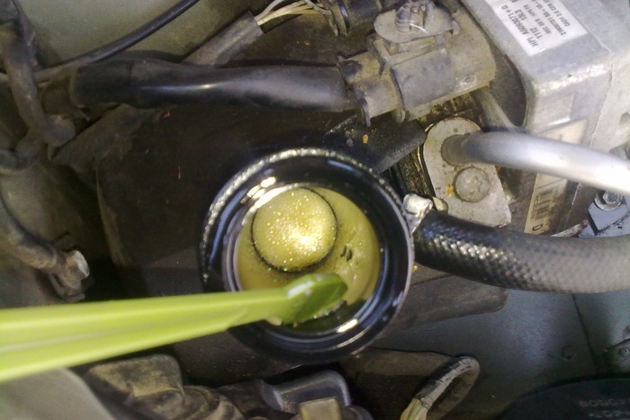 Почему пенится масло в гидроусилителе руля