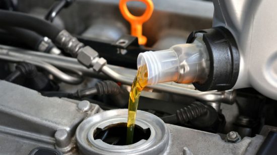Сколько масла нужно заливать в коробку передач