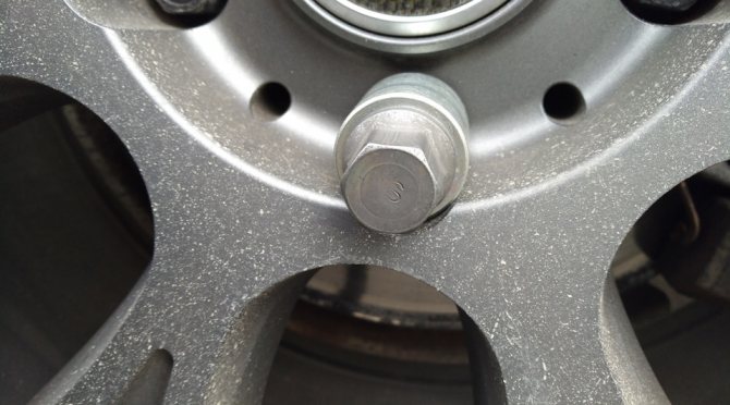 Смазывать ли колесные болты и чем это делать