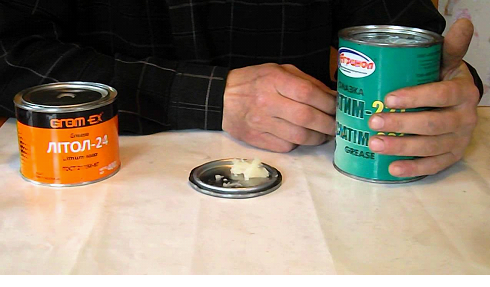 Литол и циатим в заводских упаковках Две металлические банки с циатимом и литолом