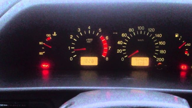 При прогретом ДВС ВАЗ-2112 горит сигнал давления масла