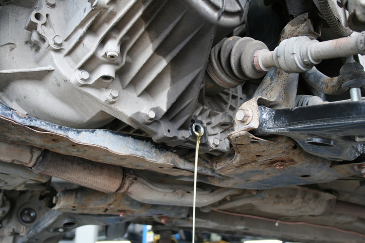 Замена масла в механической коробке передач (МКПП): когда, как и зачем это делать