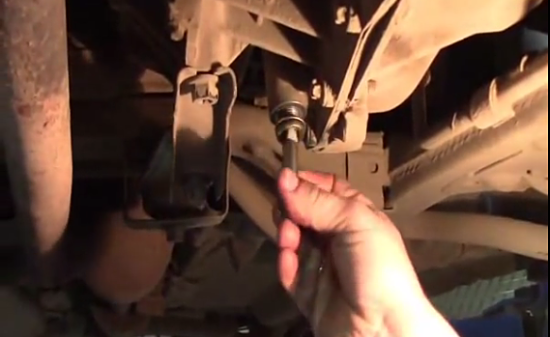 Закрутите сливную пробку