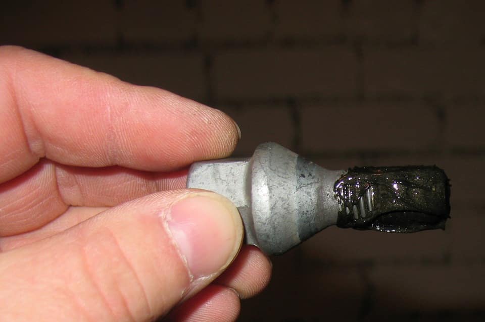 Правильная установка и затяжка колеса автомобиля | Смазывать ли колесные болты и чем