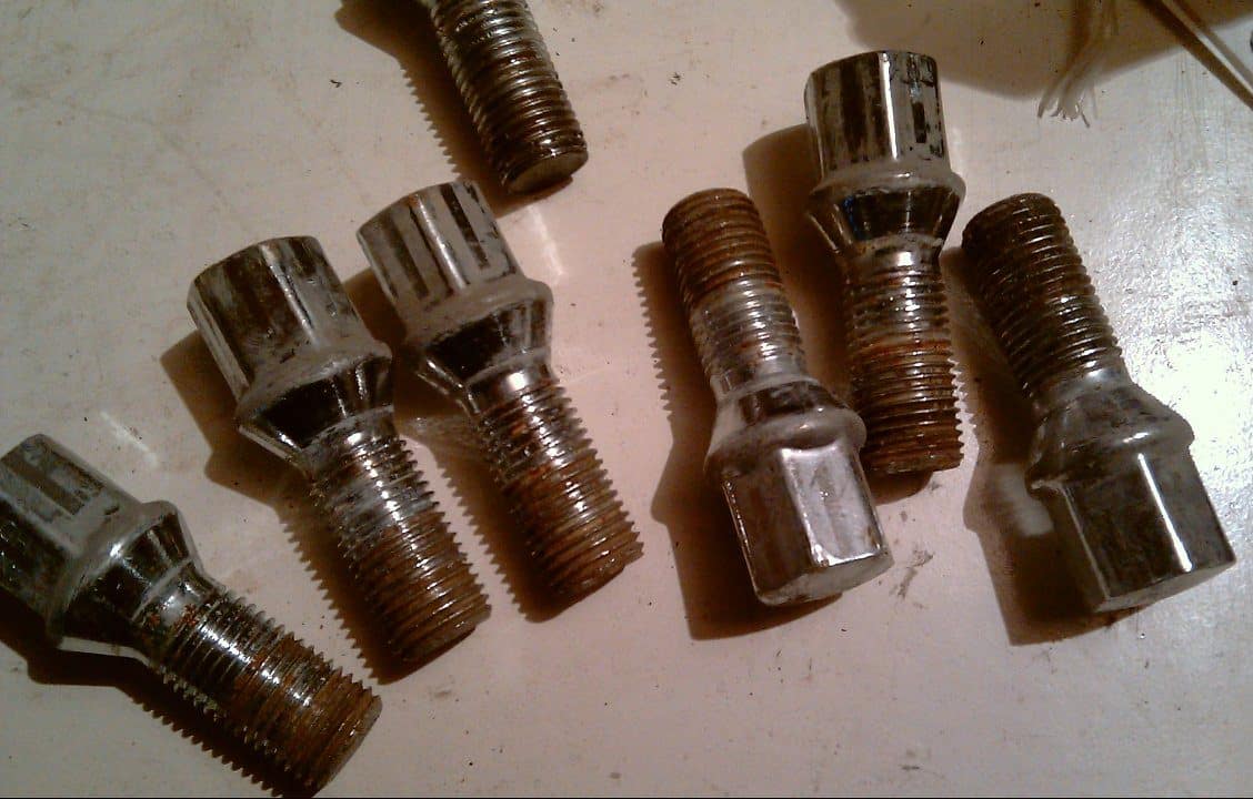 Нужно ли смазывать колёсные болты | Смазывать ли колесные болты и чем