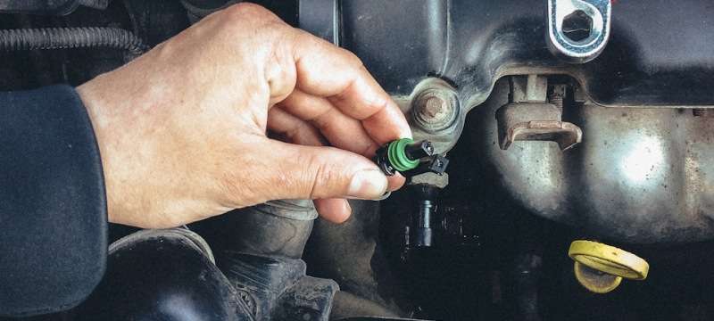 загорается датчик давления моторного масла на горячем двигателе 