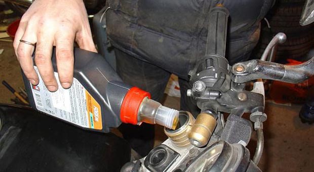 замена масла в вилке