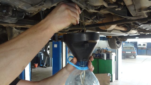 Коробка Газели: сколько литров масла лить, объем КПП Некст, Бизнес, 3302, проверка уровня после замены