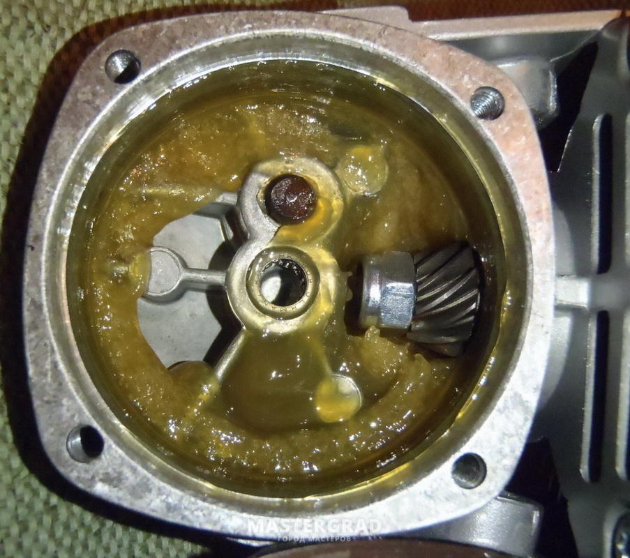 Количество смазки в редукторе ушм