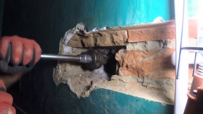 Каким инструментом нарезают наружную резьбу