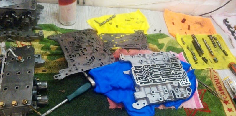 коробка автомат начинает пинаться