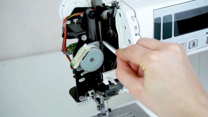 Как смазать швейную машинку Janome?