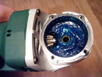 Какая смазка применяется в редукторе УШМ Makita