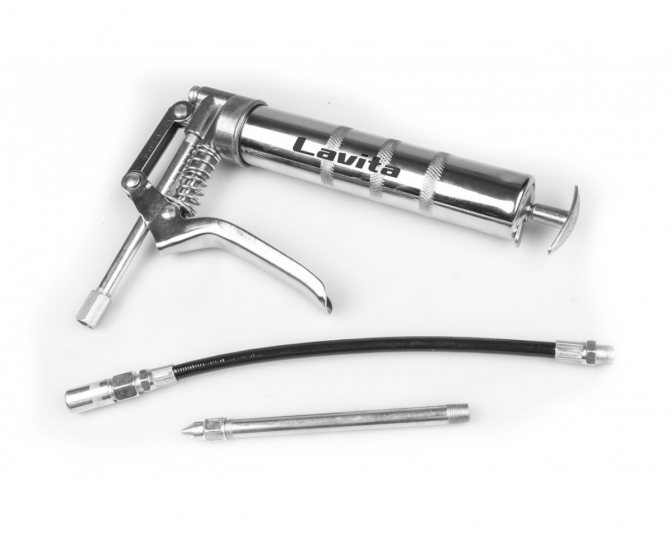 Шприц для смазки: назначение, виды, как выбрать