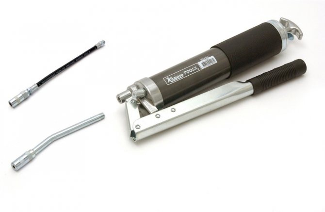 Шприц для смазки: назначение, виды, как выбрать