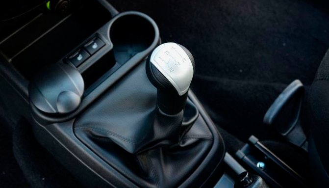 Какое масло лучше заливать в коробку Приора