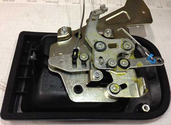 механизм замка смазан циатимом