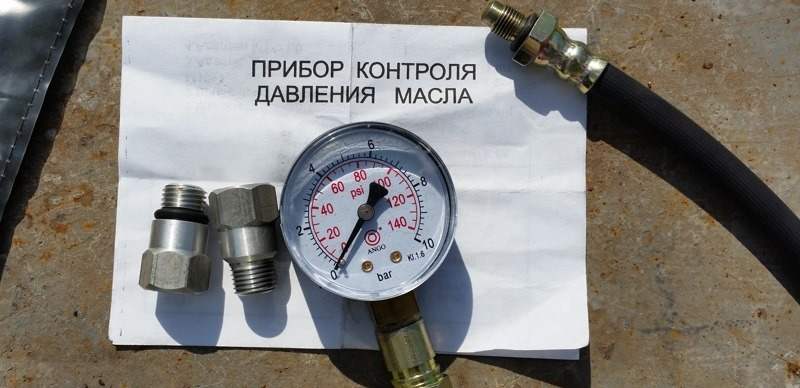 при заводке авто горит лампочка масла