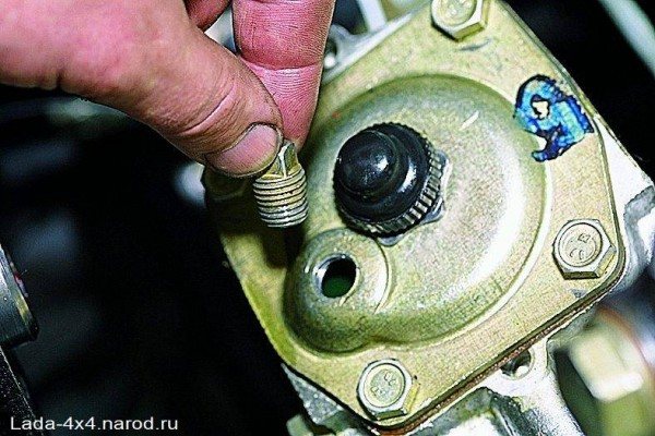 Сколько масла заливать в мост ВАЗ 2107